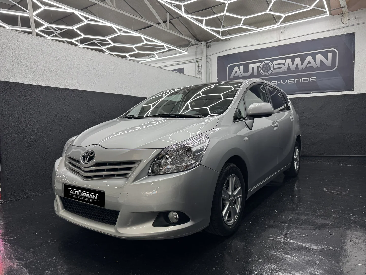 TOYOTA Verso 1.6 VVTI Active 5pl. 2009 Gasolina Gris - Vista lateral